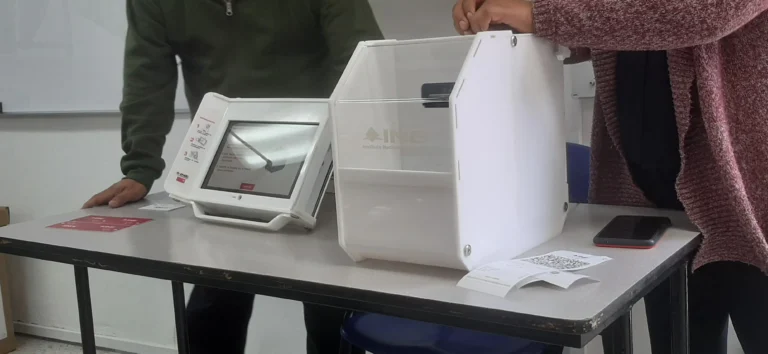 Urnas electronicas, INE capacitación.